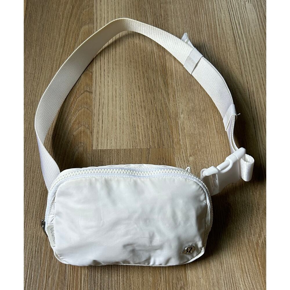 Lululemon Everywhere Belt Bag 1L in White